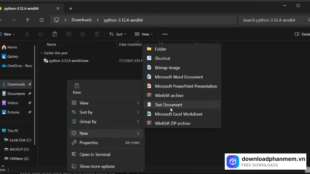 Mở thư mục mới tại New > Text Document