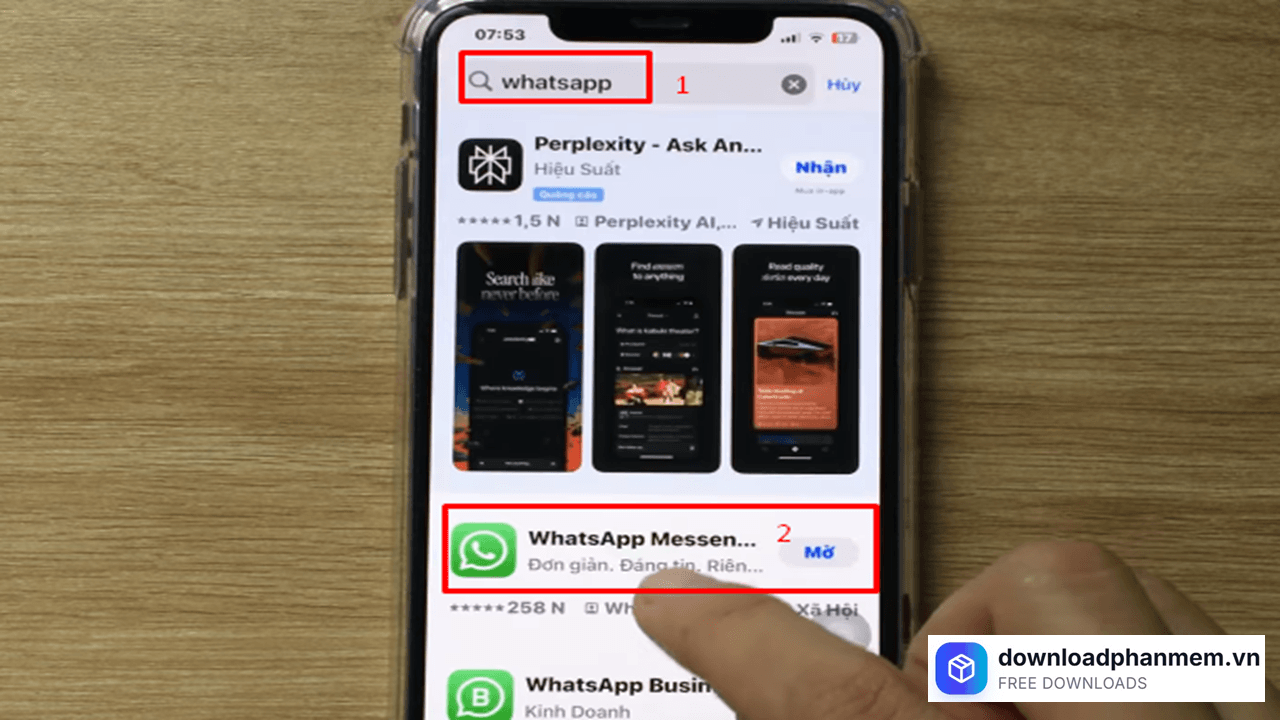 Nhấn tìm ứng dụng Whatsapp Nhấn tìm ứng dụng Whatsapp